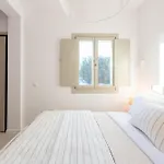Triotissa Local Living Residences דריוס