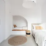 Triotissa Local Living Residences * דריוס