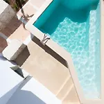 Triotissa Local Living Residences דירה